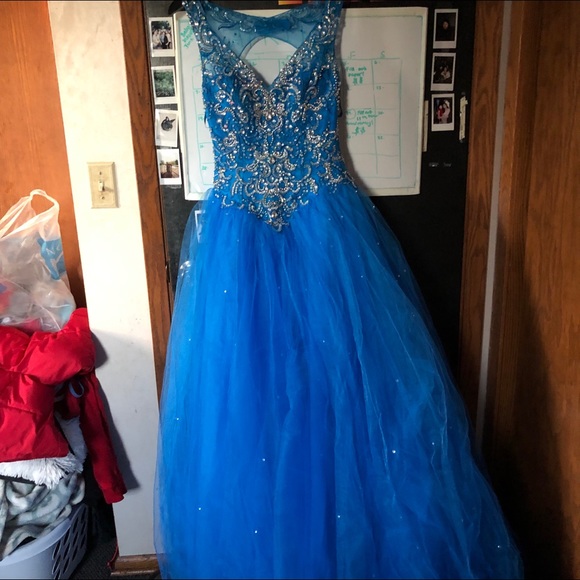 Prom dress - Picture 2 of 3